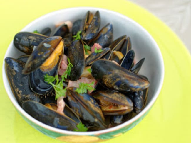 Moules au cidre, lardons et crème épaisse