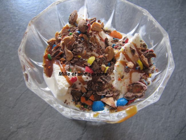 Glace McFlurry faite à la maison, toppings M&M's