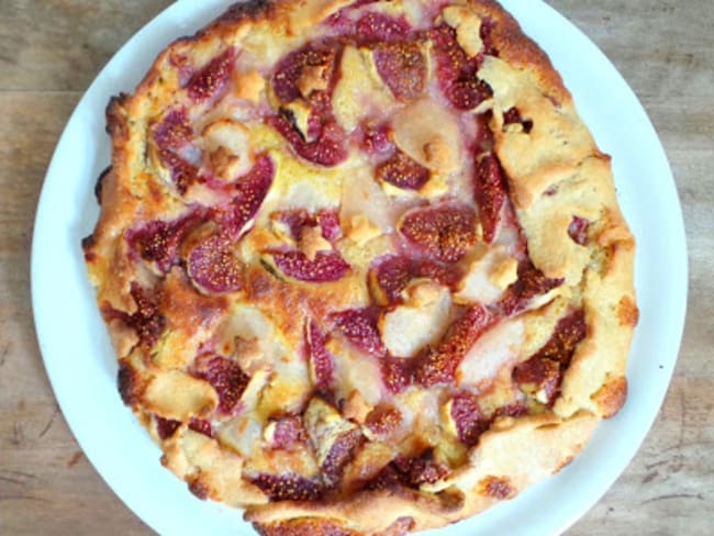 Tarte rustique aux figues et aux poires à la crème d'amandes