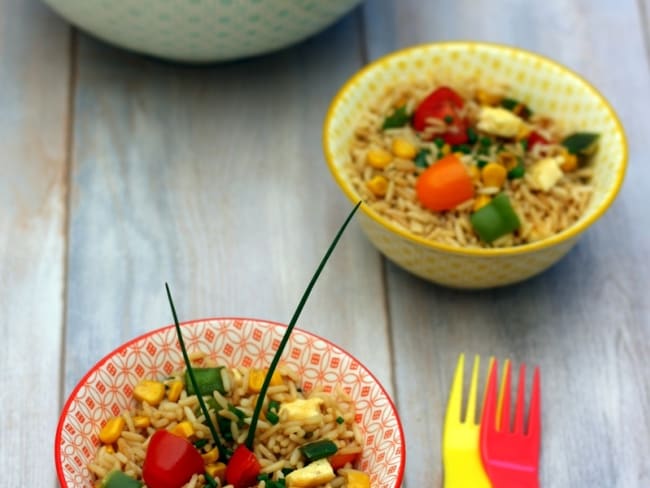 Salade de riz sauté à la sauce soja façon thaï