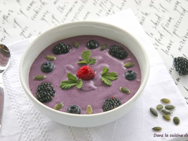 Crème de sarrasin aux mûres façon smoothie bowl