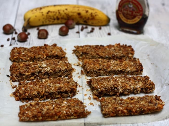 Barres de céréales avoine, banane, noisettes et chocolat