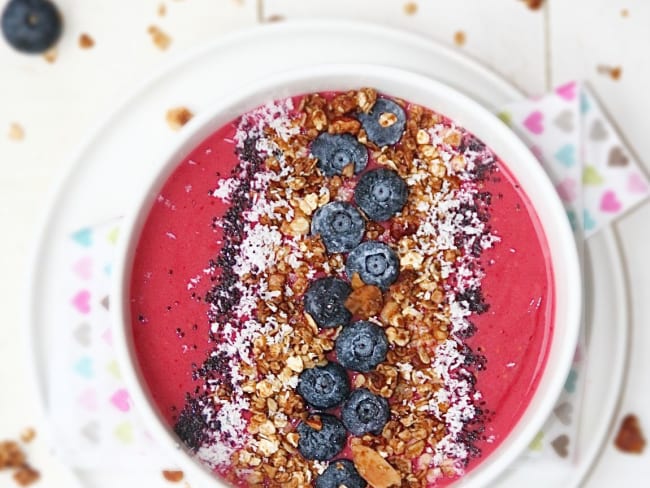 Smoothie bowl aux fruits rouges