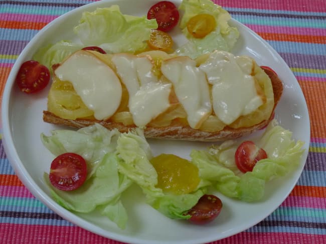 Bruschetta tomates ananas scamorza fumée