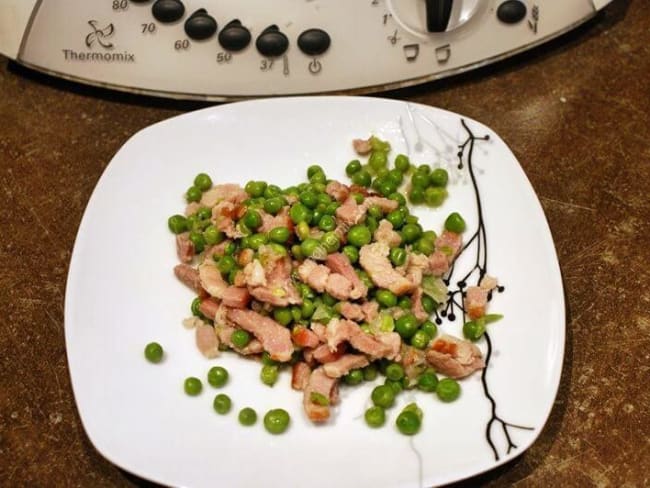 Petits pois aux oignons et lardons