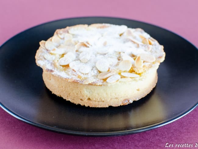 Gros gâteau pommes amandes