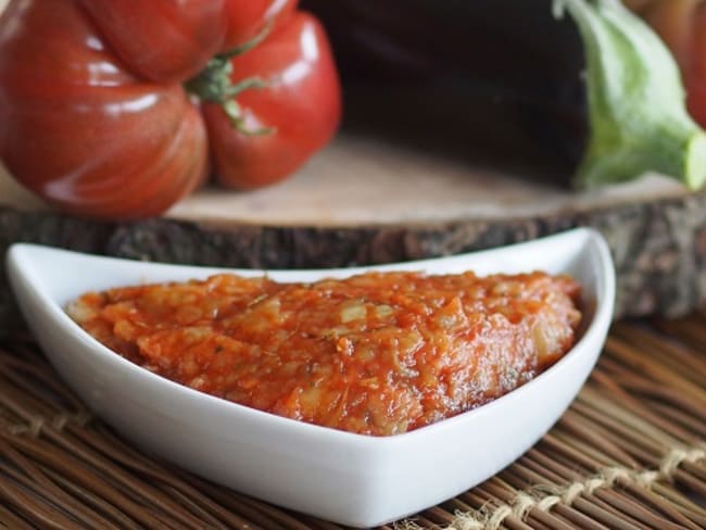 Sauce tomate à l'aubergine, légère et express, pour vos viandes, poissons, pâtes... 