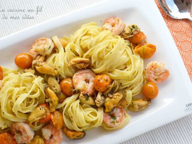 Tagliatelle aux moules, crevettes et tomates cerise poêlées à l'ail