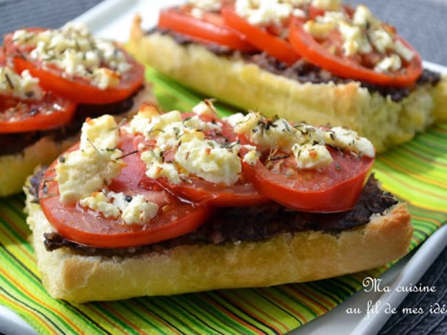 Bruschettas à la tapenade, tomates, feta et épices grecques