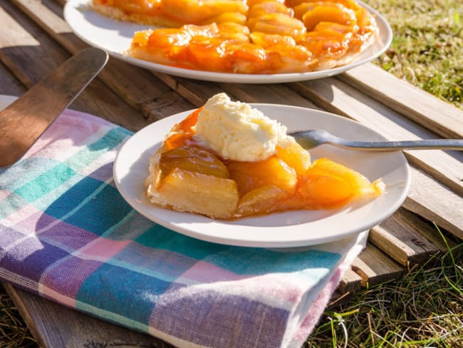 Tarte tatin aux pommes vanillées avec sa chantilly maison