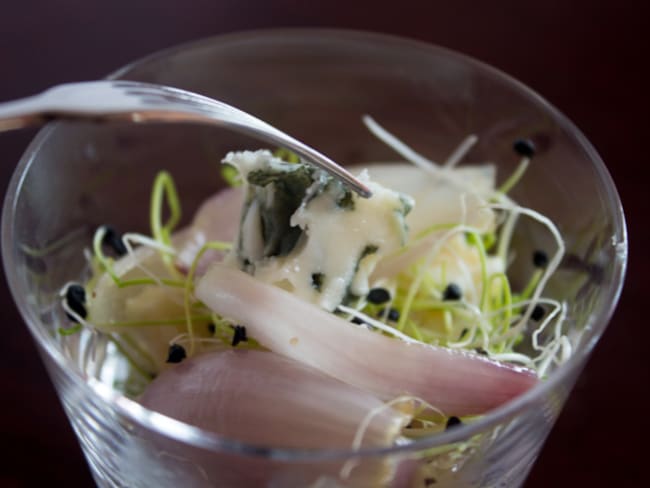 Verrine de fromage Roquefort et échalotes caramélisées