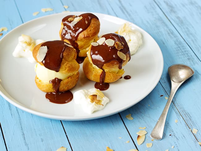 Profiteroles glacées à la glace vanille