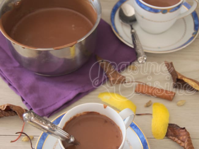 Le chocolat chaud à l'amande et aux épices