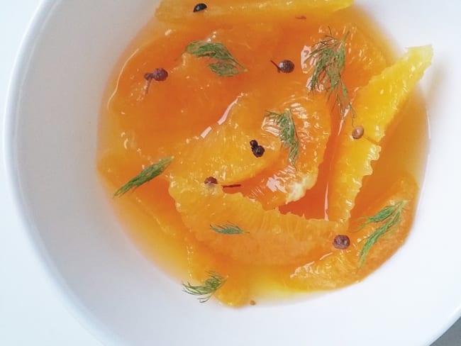 Salade de suprêmes d'oranges, safran et baies du Sichuan