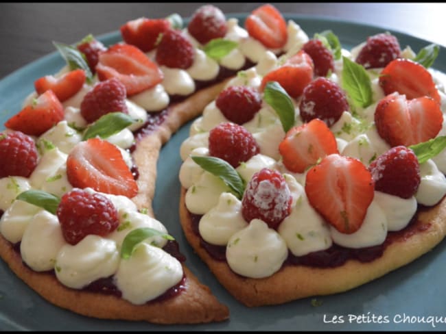 Tarte citron vert, fraises, framboises et basilic