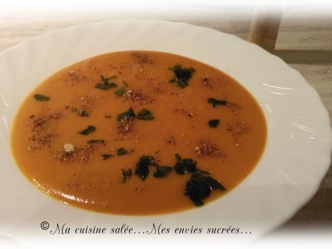 Velouté de courge-châtaignes et poudre de girolles