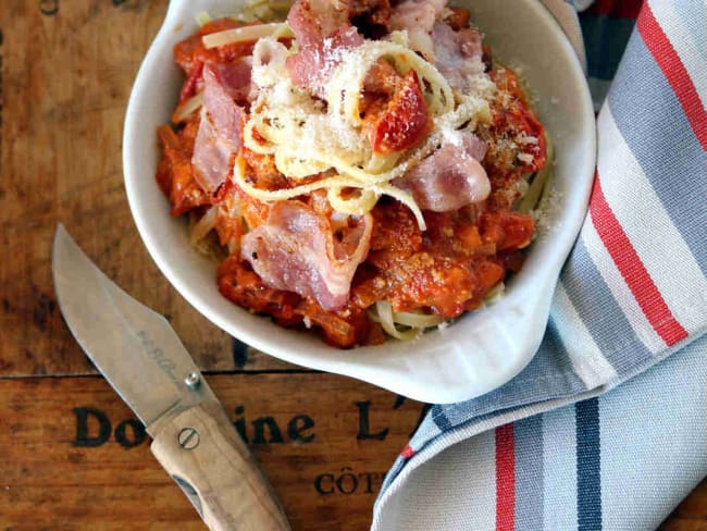 Linguine aux lardons et à la tomates