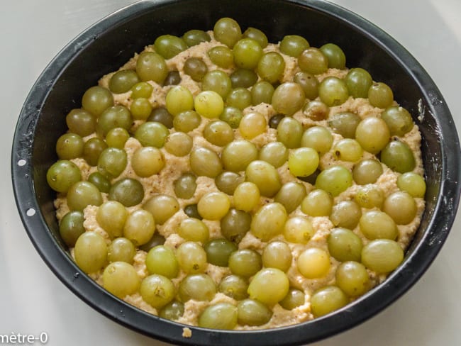 Gâteau aux raisins et aux noisettes