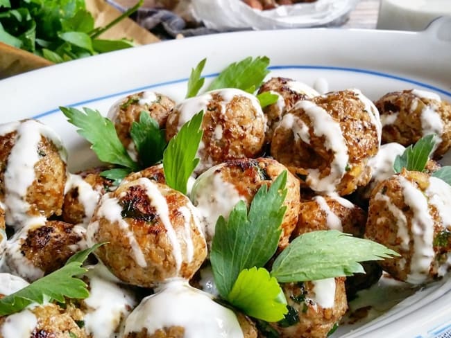 Boulettes d'agneau, noisette, sésame et livèche