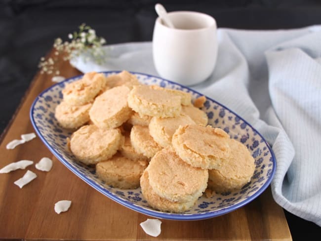 Petites dacquoises à la noix de coco