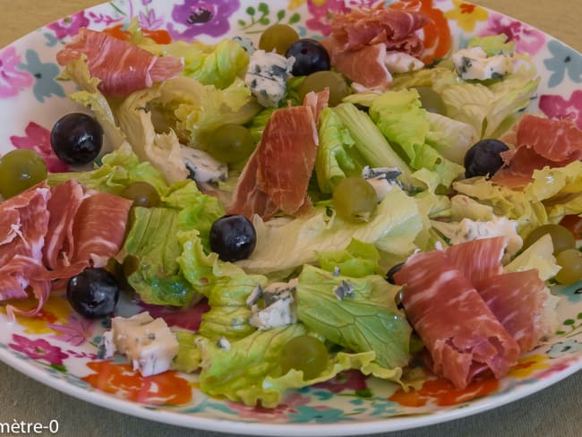 Salade de jambon au roquefort et raisins