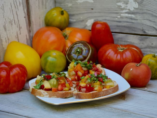 Tartines de tomates au basilic