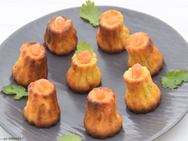 Cannelés salés au saumon et au fromage frais ail et fines herbes