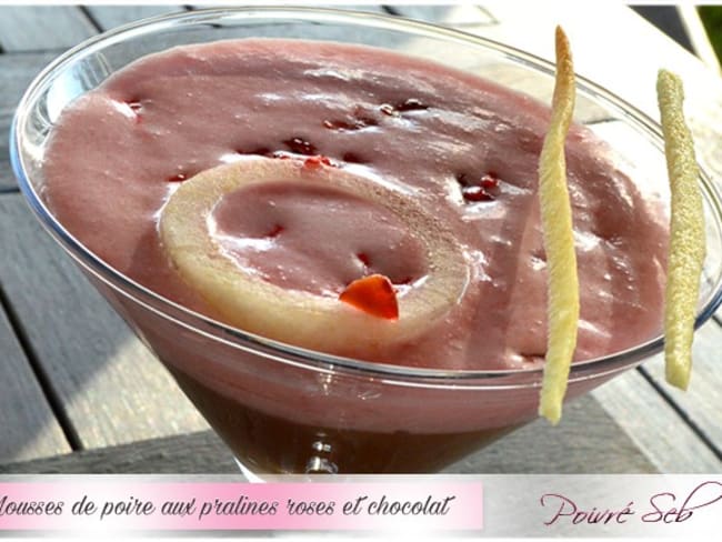 Mousses de poire aux pralines roses et chocolat