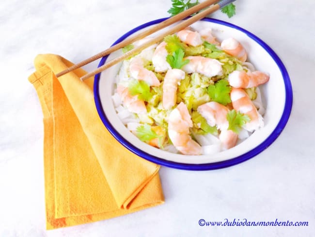 Nouilles de riz aux crevettes sauce à l'avocat