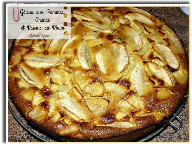 Gâteau aux pommes, ananas et raisins au Rhum