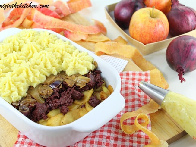 Parmentier de boudin noir, pommes et oignons caramélisés