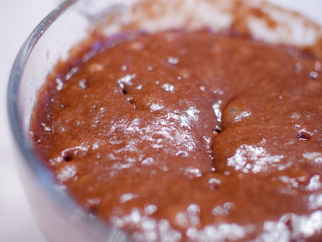 Mug cake au chocolat, coeur fondant spéculoos