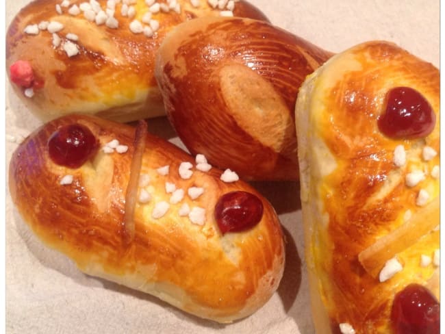 Pain au lait chocolat, pralines et fruits confits