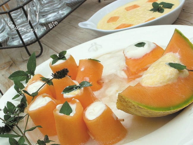 Enroulés de melon, mousse de ricotta, sirop de menthe réglisse