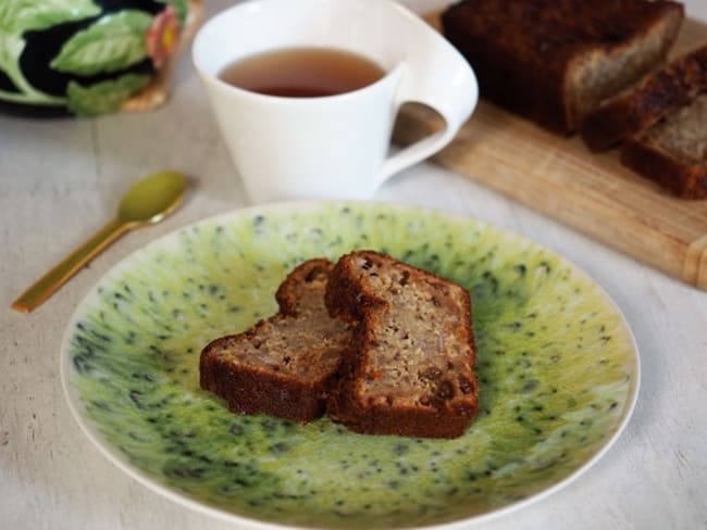 Gâteau gourmand et savoureux aux flocons d’avoine, banane et raisins secs