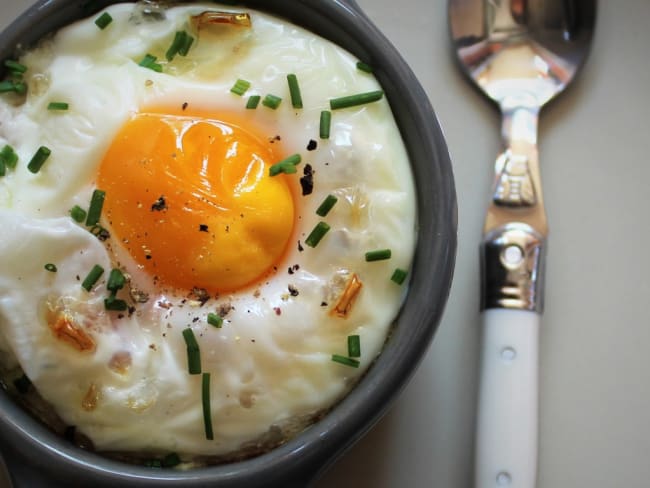 Œuf Cocotte, fondue de poireaux, lardons