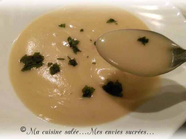 Velouté de chou-fleur et tomme de chèvre au piment d'Espelette