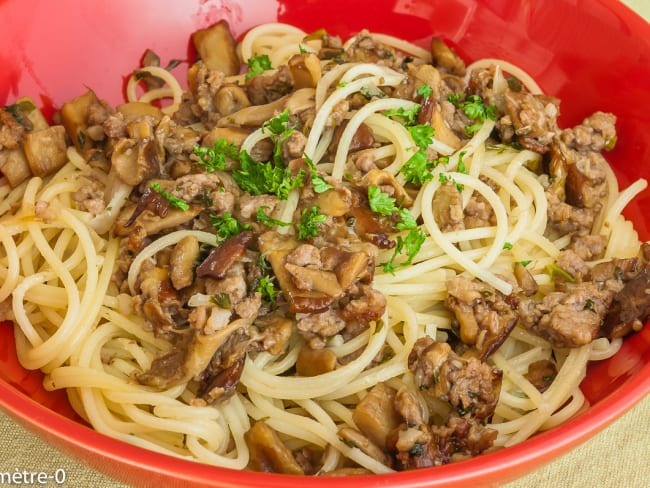 Spaghetti à la saucisse et aux cèpes