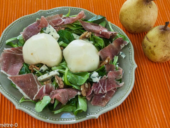 Salade poire, noix et roquefort