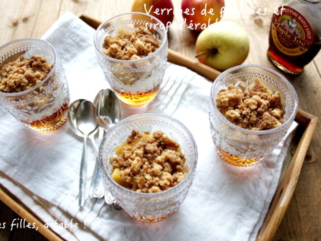 Verrines de pommes, crumble et gelée de sirop d’érable