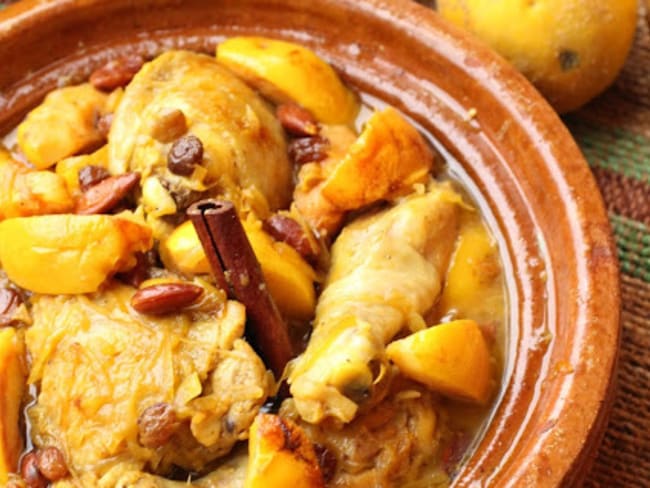 Tajine de poulet aux coings et aux amandes