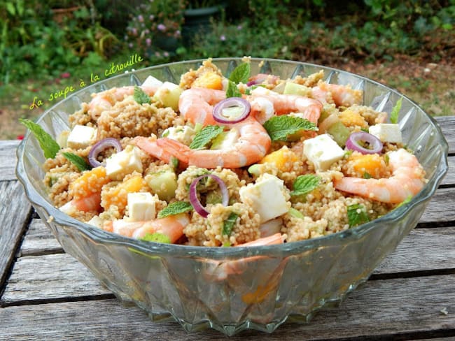 Salade de couscous à la menthe, crevettes et mangue