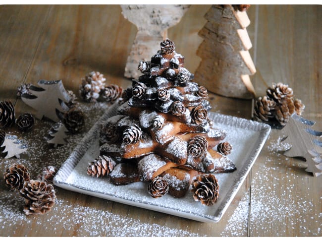 Sapin de biscuits étoiles au pain d'épices pour Noël