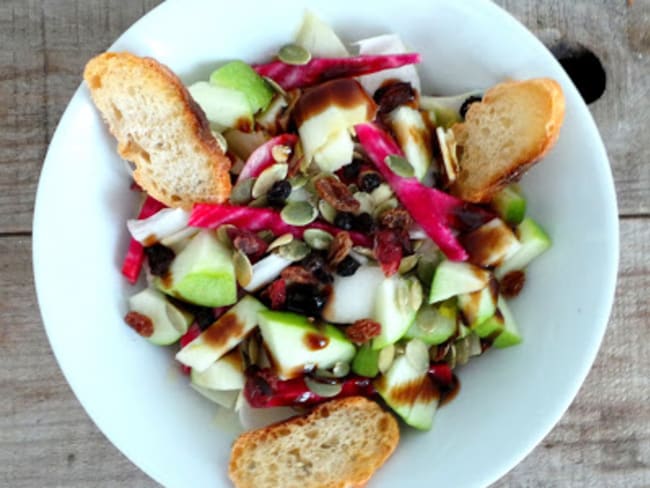 Salade d'endives, betteraves chioggia, pommes Granny Smith