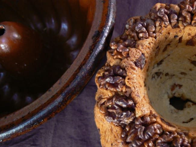 Kougelhopf ou Kouglof salé aux noix et au lard