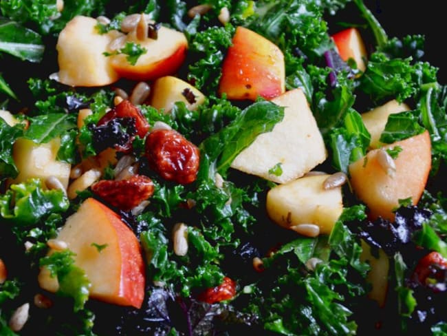 Salade de chou kale, pommes et cranberrys