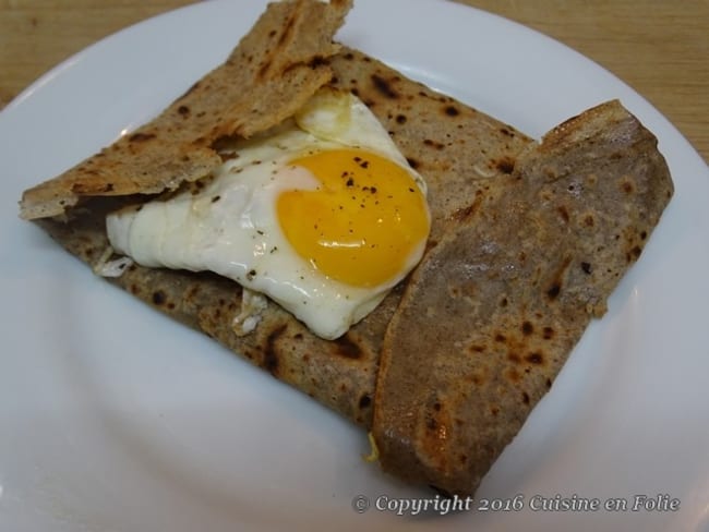 Galettes sarrasin, saumon fumé-crème ciboulette, jambon-oeuf-fromage