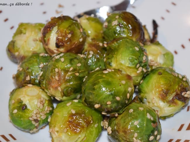 Choux Bruxelles caramélisés au sirop d'érable et sésame - Maman...ça déborde