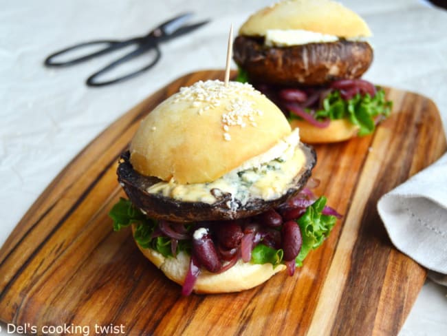 Burger « veggie » au champignon Portobello, au bleu et aux oignons