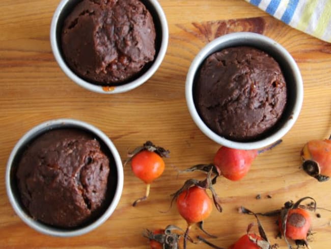 Muffins au chocolat fourrés à la confiture de cynorhodons